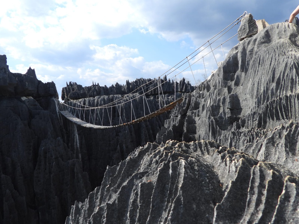Le pont suspendu dans le parc national de Bemaraha